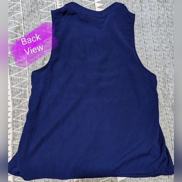 🎉 Vintage, fits like a small, tank blouse, comfy and flowy material in navy - Picture 8 of 9